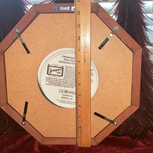 VTG Gorham Christmas Lady Doll Holiday Plate in Wood-Like Display with Box & COA - Picture 9 of 12